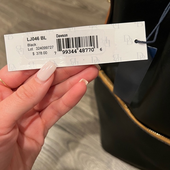 Back dooney and Bourke purse - Picture 4 of 4